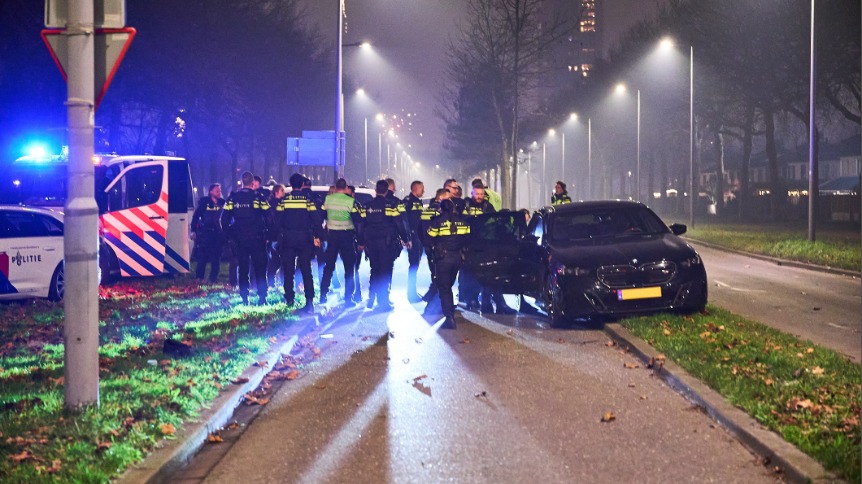 Politie schiet bij achtervolging Hoogvliet: drie verdachten gewond